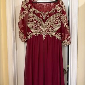 Elegant Burgundy Lace Evening Dress